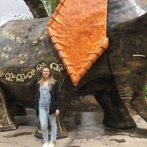 Meet your Posher, Elizabeth